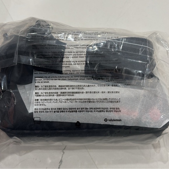 Disney x lululemon everywhere belt bag NWT - Picture 7 of 8